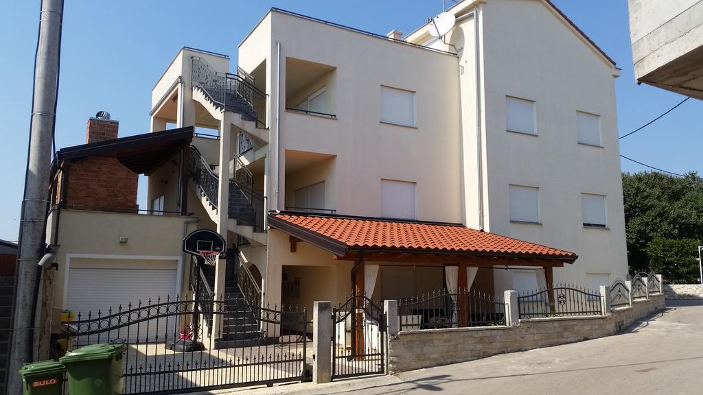 Apartmani Maksan Pakoštane Exterior foto